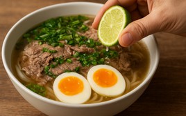 Trào lưu vắt chanh vào tô nạm bò để 'khỏi lo ốm', chuyên gia nói 'phản khoa học'