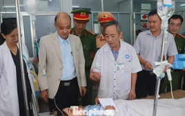 Vụ tai nạn 11 người thương vong: Bệnh viện kích hoạt quy trình báo động đỏ cứu nạn nhân