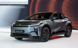 Toyota tung SUV điện mới: Lớn hơn Corolla Cross, màn 14inch, chạy tới 600km/sạc, hướng tới 'người độc thân đang hẹn hò'