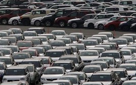 Người Mỹ tranh thủ “mua vét” ô tô do lo ngại thuế quan