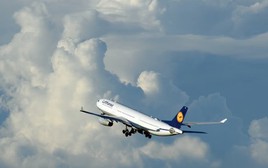 Phi công bất tỉnh, máy bay không người lái suốt 10 phút