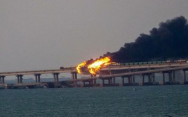 Quan chức Ukraine nói lý do cầu Crimea vẫn đứng vững trước các cuộc tấn công