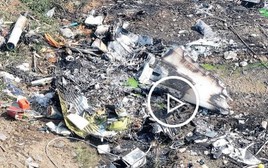 Giây phút máy bay 'sát thủ tàu ngầm' Hàn Quốc rơi, 3 người chết