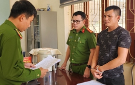 Thách thức, đe doạ CSGT, một tài xế bị khởi tố
