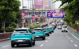 Công ty taxi của ông Phạm Nhật Vượng chính thức 'đổ bộ' quốc gia hơn 100 triệu dân, ứng dụng lọt top 1 trên Android và iOS với 100.000 lượt tải