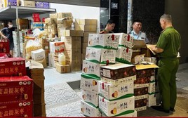Công an Hà Nội phát hiện số lượng lớn bánh kẹo không rõ nguồn gốc ở La Phù