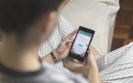 Lén check tài khoản vợ lúc nửa đêm, tôi nhận ra mình đã cưới được người phụ nữ hơn cả kim cương