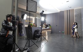 “Làm người đi được không” - Nam diễn viên thốt lên tủi nhục: Diễn cảnh khóc mà giờ cũng phải theo ý AI?