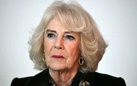 Hoàng hậu Anh trải lòng về chuyện bị quấy rối