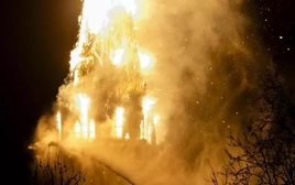 Hà Lan: Nhà thờ chìm trong lửa ngay ngày đầu năm mới