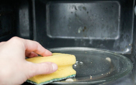 Lò vi sóng sạch bong sáng bóng khi được vệ sinh bằng thứ này: Vừa tự nhiên lại thơm tuyệt vời