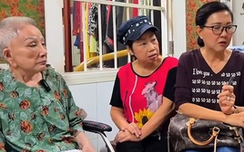 Nữ nghệ sĩ 80 tuổi bệnh nặng phải có người cõng đi tắm: Đàn em đưa 5 triệu đồng