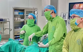 Kỹ thuật hiện đại đem lại hạnh phúc cho cô gái bị dị tật sinh dục bẩm sinh hiếm gặp