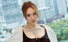 Cuộc sống sang chảnh của "Gái già lắm chiêu" trong căn biệt thự 2 mặt tiền bề thế