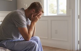 "Mãn kinh" ở nam giới: 1 dấu hiệu xuất hiện sau khi ăn tối là cảnh báo đỏ