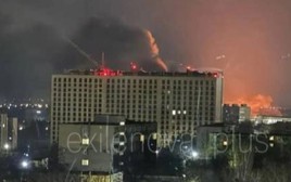 Nhà máy UAV Nga rực lửa, bóng tối bao trùm thủ đô Ukraine