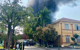 Cháy xưởng lao động dạy nghề trong trại giam