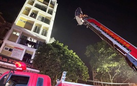 Cháy nhà nghỉ 8 tầng lúc rạng sáng, tạm giữ 1 đối tượng nghi phóng hỏa