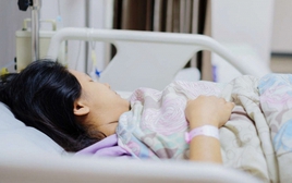 Cô gái 28 tuổi phải cắt bỏ dạ dày vì ung thư, bác sĩ cảnh báo: Có 4 nhóm người rủi ro cực cao, người trẻ càng cần cảnh giác