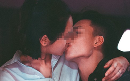 Cô gái bị viêm tai ngoài, đầu đau như búa bổ vì 1 hành động thân mật của bạn trai