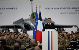 Ông Macron có đối đầu với Mỹ để bảo vệ Greenland?