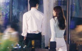 Ly hôn giả nhưng không dứt được tình, sau nhiều năm không danh phận, người vợ chết lặng khi nghe 1 lời nói từ chồng