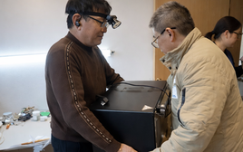 Khó hiểu việc người đàn ông mang lò vi sóng 14 năm đi sửa: Một câu nói khiến cả tiệm "im lặng" làm theo