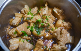 Đồ ăn để qua đêm gây ung thư? Bác sĩ nói thẳng, thứ này mới thực sự đáng lo