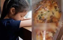 Chiếc bánh mì tố cáo bi kịch của 1 đứa trẻ: Trên đời có kiểu phụ huynh này sao?