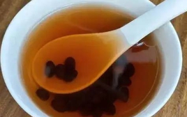 Người phụ nữ 40 tuổi uống nước đậu đen mỗi ngày để “thải độc”: 2 năm sau đi khám, bác sĩ nói một câu khiến ai cũng giật mình