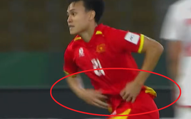 "Người hùng" U23 Việt Nam Minh Phúc suýt hoá "tội đồ", 1 giây tỉnh táo thoát án treo giò