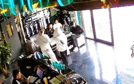 Mua bán, ép 2 thiếu nữ làm nhân viên quán karaoke