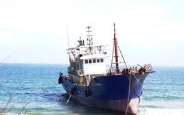 Đơn vị ở Trung Quốc nhận là chủ tàu "ma" mắc cạn tại Quảng Ngãi