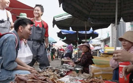 Khoai Lang Thang làm gì nên tội khiến dân mạng đồng loạt đòi đuổi về gấp