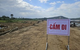 Sập bờ kè làm 4 người tử vong: Địa phương từng cắm biển cấm xe chạy