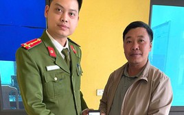 Đến ngân hàng chuyển 700 triệu cho người thân, nhưng tiền lại vào tài khoản của một thanh niên  sinh năm 2003