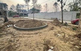 Mua đất, chuẩn bị xây nhà thì bất ngờ “mọc” lên ngôi mộ tổ ở Nghệ An: Người xây mộ nói gì?