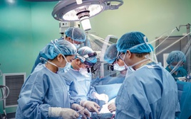 Kỳ tích y khoa: Ca mổ chưa từng có tại Việt Nam