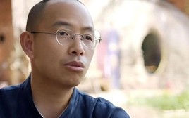 Phát hiện kỹ sư IT lương 40 triệu đồng nhưng bất ngờ bỏ việc, sống không vợ con, ngày nào cũng chui ra chui vào hang đá bỏ hoang