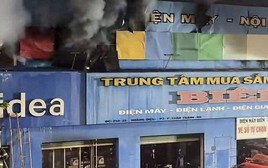 Hiện trường vụ cháy Trung tâm mua sắm điện máy lúc rạng sáng khiến 2 mẹ con tử vong thương tâm