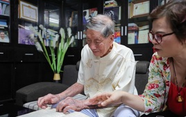 Nhạc sĩ ở nhà tập thể phố Vạn Bảo, Hà Nội: U100 vẫn nhận giải thưởng khủng và mối tình sâu nặng với vợ