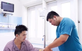 Nhân viên văn phòng bất ngờ ngừng tim khi đang chơi cầu lông