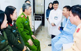 Người đàn ông đi xe máy tông bị thương đại úy CSGT