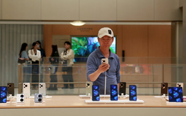 Chuyên gia công nghệ: "Hãy nghe tôi, chạy ra cửa hàng và chỉ mua những mẫu điện thoại kiểu này"