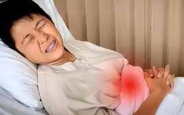 Miệng bỗng xuất hiện 4 dấu hiệu lạ, rất có thể dạ dày đang "kêu cứu" vì ung thư