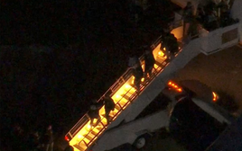 CNN hé lộ những hình ảnh đầu tiên: Ông Maduro được đưa tới New York