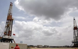 Hàng tỷ đô la Mỹ cũng khó vực dậy nhanh ngành dầu mỏ Venezuela