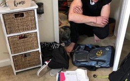 Lục tủ tìm giấy tờ, tôi phát hiện con dâu giấu một thứ suốt 3 năm, tôi khóc lặng không ngừng