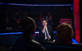 MC mới của Ai Là Triệu Phú là "sếp" của VTV, học thì siêu giỏi!