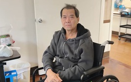 Nam ca sĩ sống cô đơn tại Mỹ phải nhập viện, chủ nhà không muốn cho ở